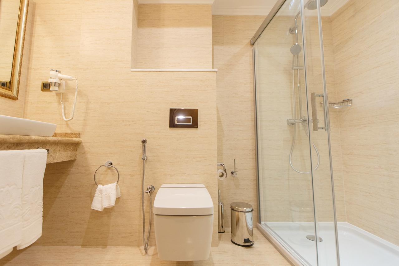 Sultan Palace Hotel Aτιράου Εξωτερικό φωτογραφία A modern bathroom